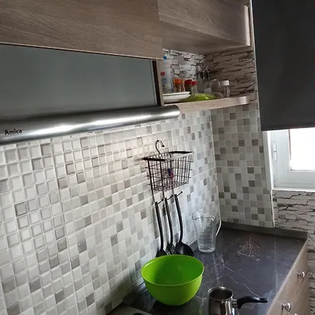 Spacious In Center Of Апартаменти